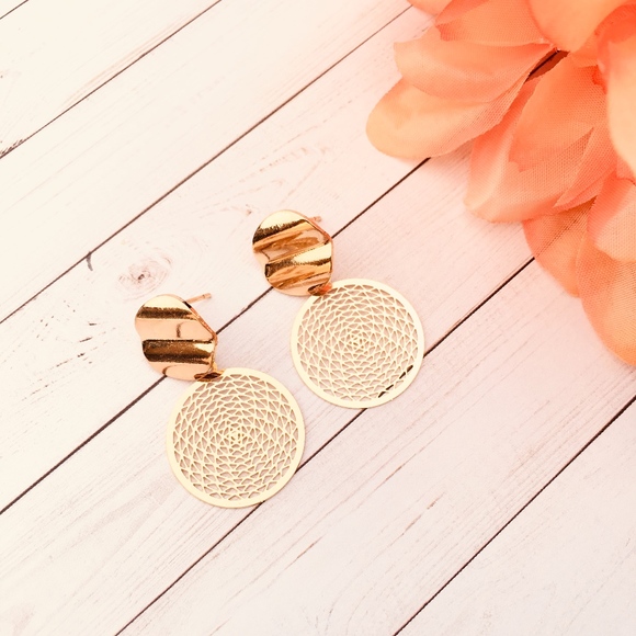Geometric Circle Laser Cut Earrings - Picture 7 of 8